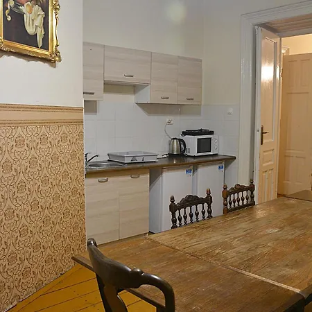 Florian 5 Apartment