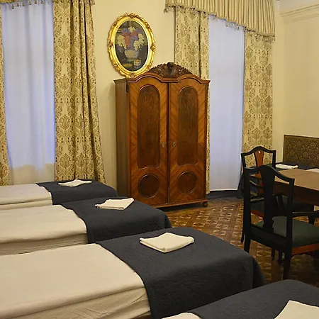Apartment Florian 5 *